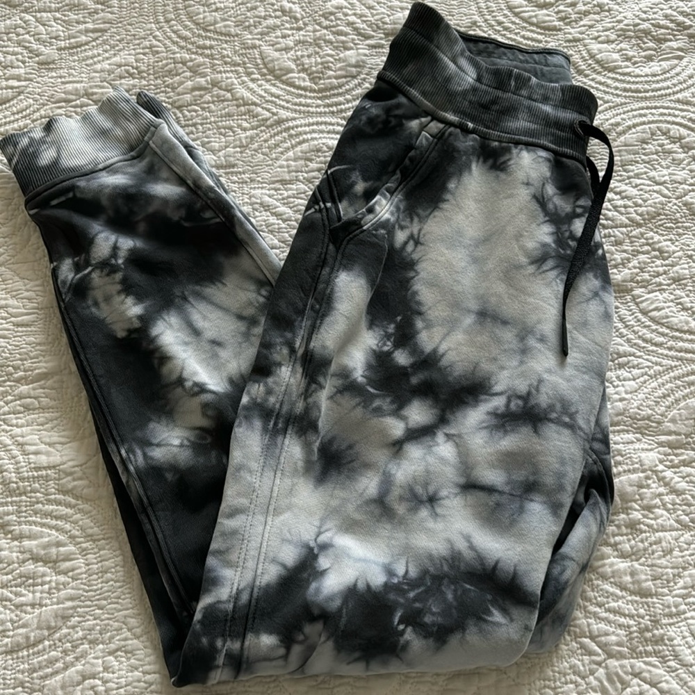 Size 4 Lululemon tie dye joggers